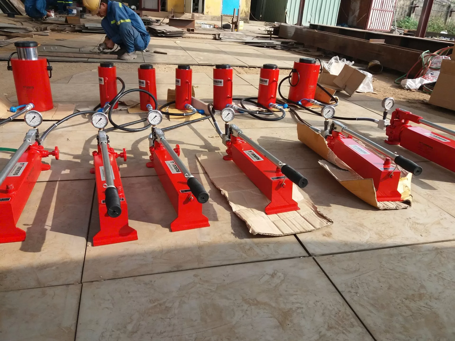Kích thủy lực 200 tấn Tonners DRW-200150