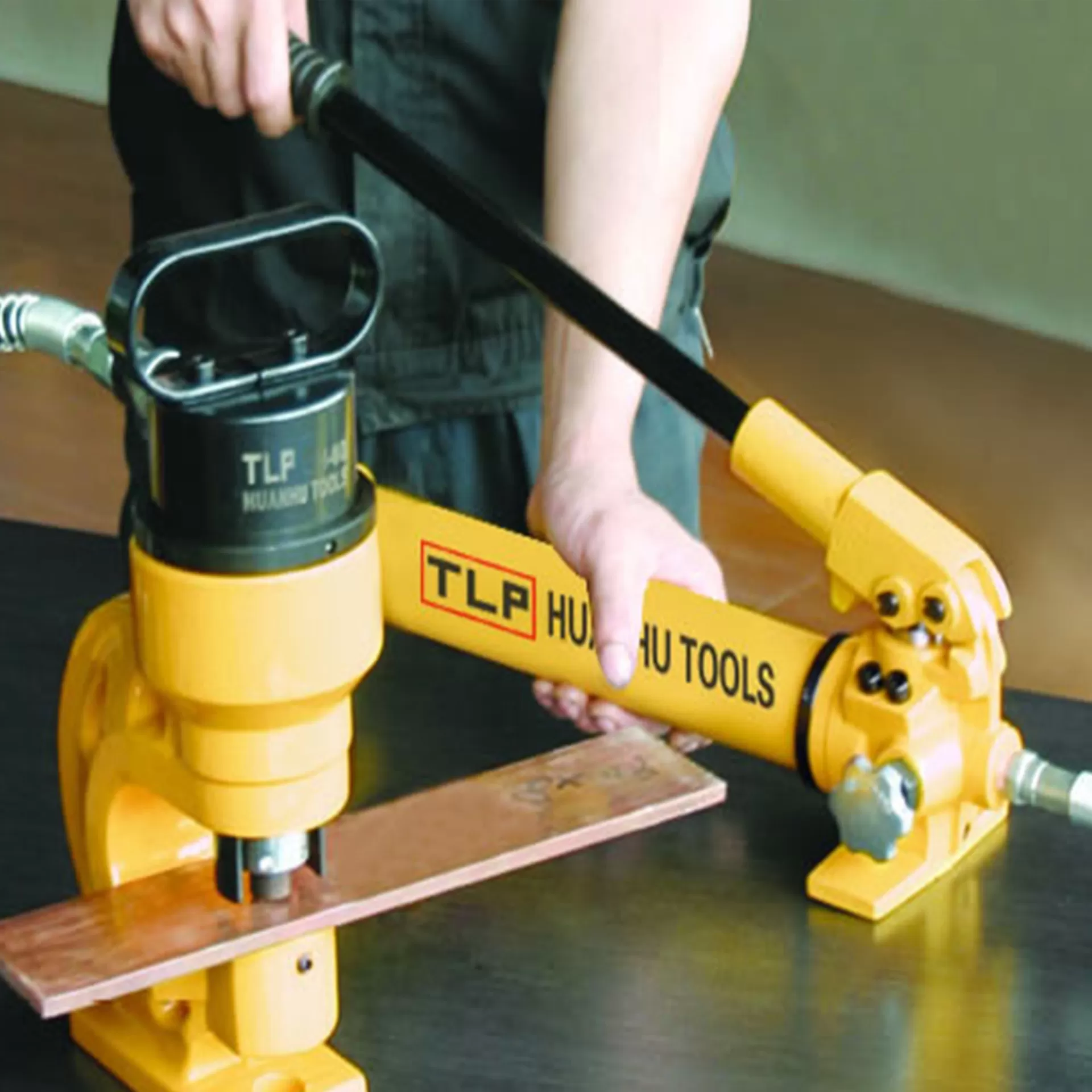 Máy đột lỗ thủy lực HHM-70