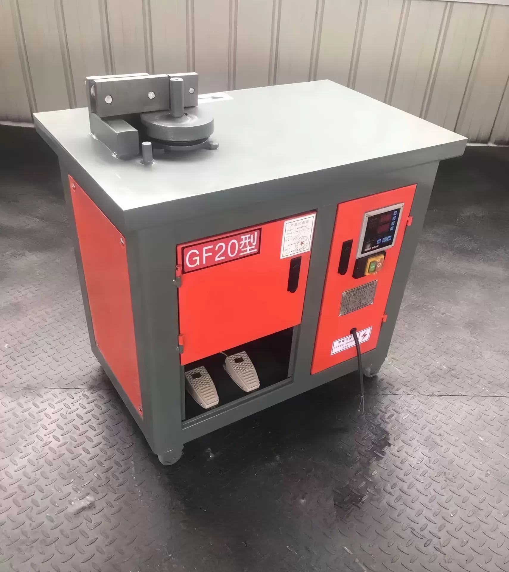 Máy bẻ đai sắt thép GF20 sẵn hàng giá tốt