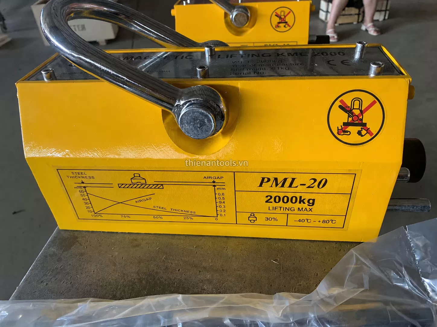 Nam châm nâng hàng tay gạt 400kg PML-400