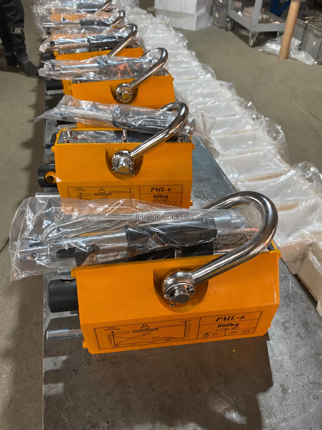 Nam châm nâng hàng tay gạt 400kg PML-400