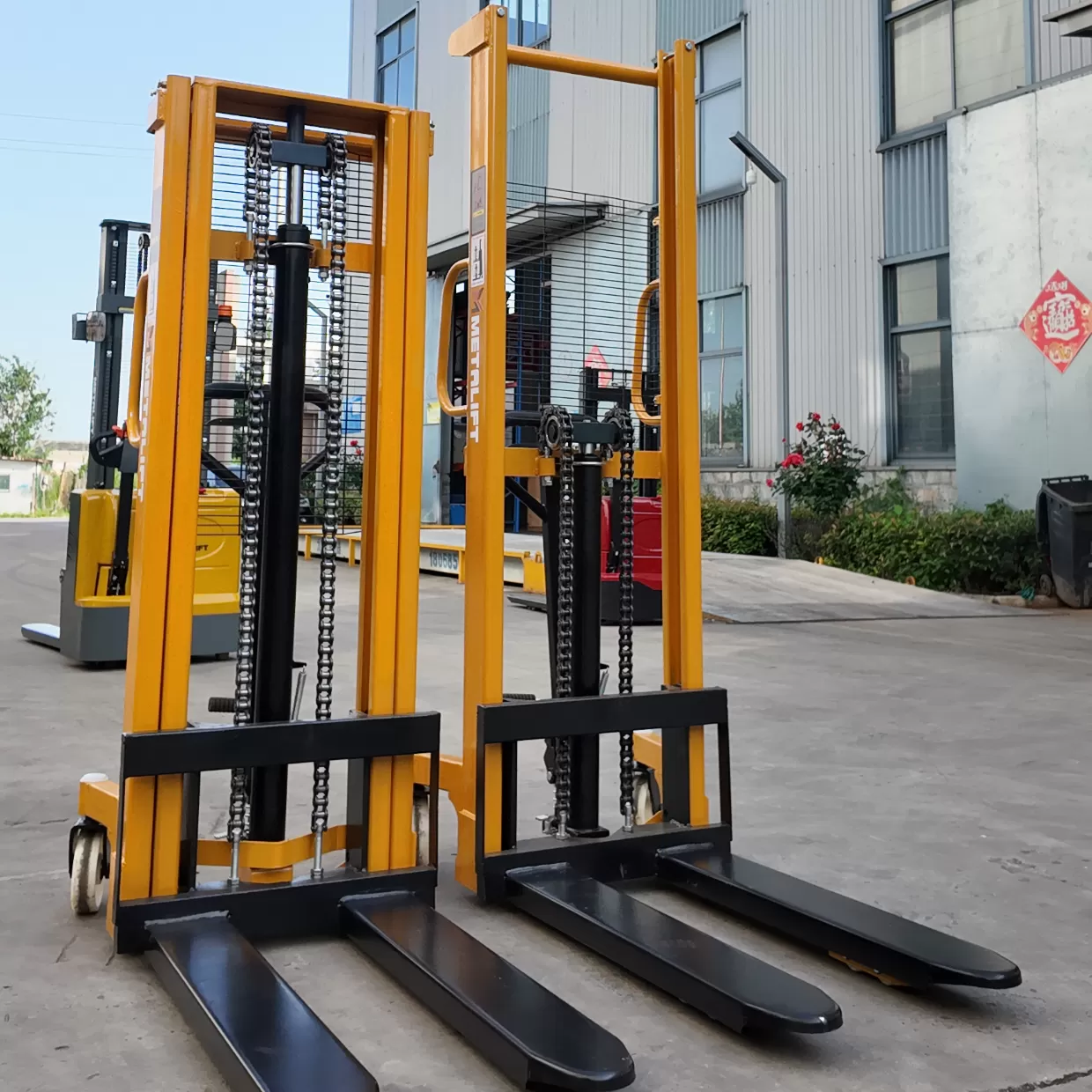 Xe nâng tay cao càng C 1Tx1.6m